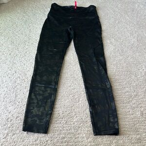 Spanx Look At Me Now Camo Casual Seamless Leggings Black Size: Large